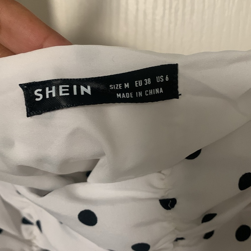 Size M SHEIN Ruched women’s Top sexy summer wear weather blouse polka dots used - Picture 14 of 14